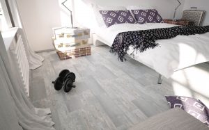 SPC vinil – trpežna talna obloga za zelo obremenjene površine