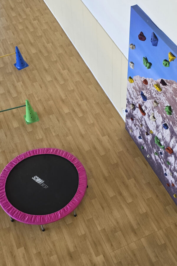 Vrtec Postojna - svetla zasnova in premišljena izbira materialov