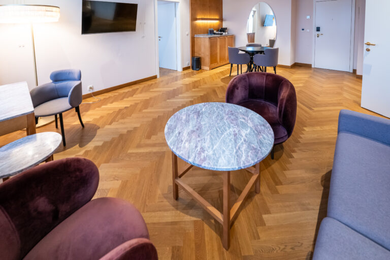 GRAND HOTEL UNION HERSTM OAK680503 FOUR SEASONS REFERENCES 65 768X512